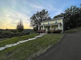 Family-friendly Retreat: Enjoy Year-round Fun