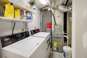 Game Room + Mtn Views: Banner Elk Cabin