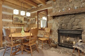 Outdoorsmens Paradise on River w/ Fire Pit!