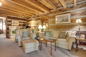 Outdoorsmens Paradise on River w/ Fire Pit!