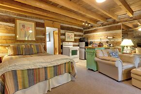 Outdoorsmens Paradise on River w/ Fire Pit!