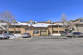 Cozy Ski-in/ski-out Granby Condo w/ Balcony!