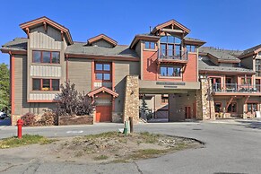 Large Deck + Stunning Views: Mtn Condo in Frisco!