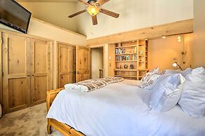 7 Mi to Ski: Waterfront Townhome in Frisco!