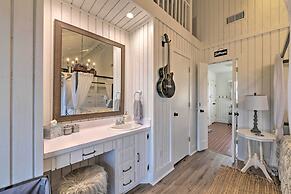 Spacious Getaway ~ 12 Acres, Views, & Hot Tub!