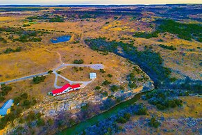 Spacious Getaway ~ 12 Acres, Views, & Hot Tub!
