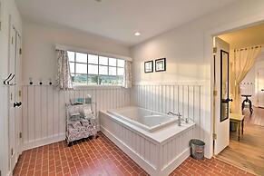 Spacious Getaway ~ 12 Acres, Views, & Hot Tub!