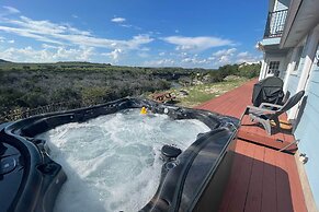 Spacious Getaway ~ 12 Acres, Views, & Hot Tub!