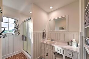 Spacious Getaway ~ 12 Acres, Views, & Hot Tub!
