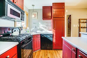 Dog-friendly Frisco Escape: Walk Downtown!