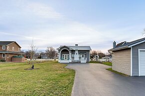 Home on Fox River: Modern Decor Style!