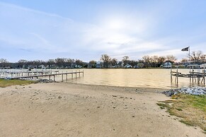 Home on Fox River: Modern Decor Style!