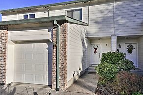 Relaxing Townhome w/ Patio: 25 Miles to Portland!