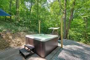Tiny Home w/ Hot Tub By Mohican State Park!