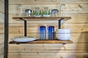 Tiny Home w/ Hot Tub By Mohican State Park!