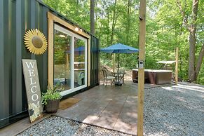 Tiny Home w/ Hot Tub By Mohican State Park!