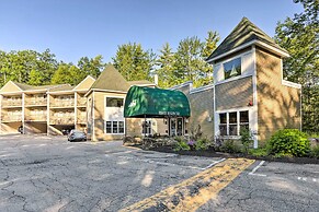 Lake Getaway: Walk Across Street to Private Beach!