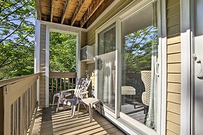 Lake Getaway: Walk Across Street to Private Beach!