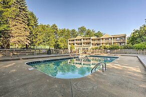 Lake Getaway: Walk Across Street to Private Beach!