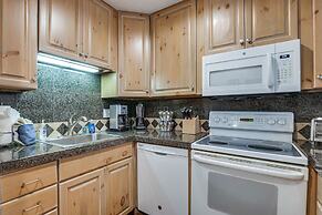 Updated Townhome Near Main Street, 10 Mi to Breck!