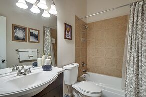 Updated Townhome Near Main Street, 10 Mi to Breck!