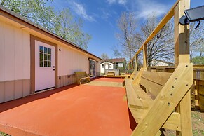 Barling Vacation Rental: Fenced-in Yard w/ Hot Tub