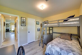 Barling Vacation Rental: Fenced-in Yard w/ Hot Tub