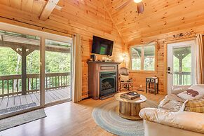 Smoky Mountain Log Cabin Close to Rafting!