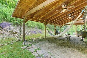 Smoky Mountain Log Cabin Close to Rafting!