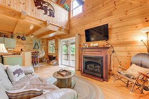 Smoky Mountain Log Cabin Close to Rafting!
