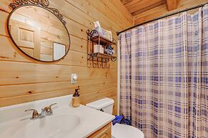 Smoky Mountain Log Cabin Close to Rafting!