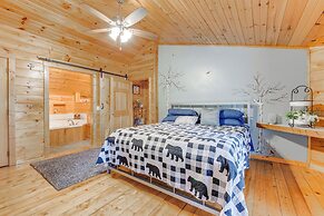 Smoky Mountain Log Cabin Close to Rafting!