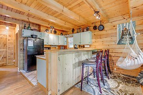 Smoky Mountain Log Cabin Close to Rafting!