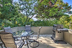House w/ Balcony ~ 5 Mi to Cranmore Resort!