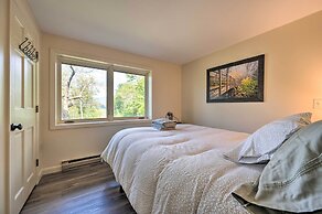 House w/ Balcony ~ 5 Mi to Cranmore Resort!