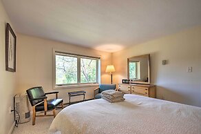 House w/ Balcony ~ 5 Mi to Cranmore Resort!