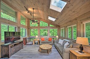 House w/ Balcony ~ 5 Mi to Cranmore Resort!