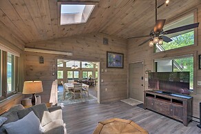 House w/ Balcony ~ 5 Mi to Cranmore Resort!