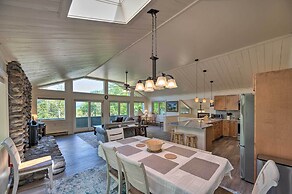 House w/ Balcony ~ 5 Mi to Cranmore Resort!