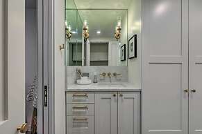 Aspen Condo w/ Mountain Views & Ski Access!