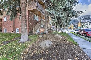 Aspen Condo w/ Mountain Views & Ski Access!