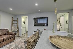 Aspen Condo w/ Mountain Views & Ski Access!