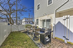 Wildwood Townhome w/ Patio: 1 Block To The Beach!