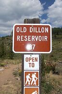 Lakefront Dillon Condo w/ Pool Access: Near Skiing