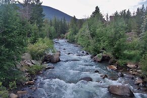 Lakefront Dillon Condo w/ Pool Access: Near Skiing