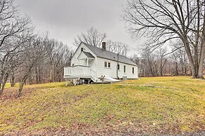 Cozy Campbell Hall Getaway w/ Porch!