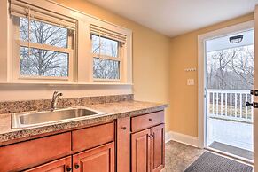 Cozy Campbell Hall Getaway w/ Porch!