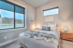 Lavish Lake Chelan Escape: Pool & Panoramic Views