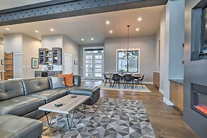 Lavish Lake Chelan Escape: Pool & Panoramic Views