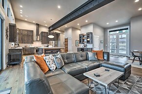 Lavish Lake Chelan Escape: Pool & Panoramic Views